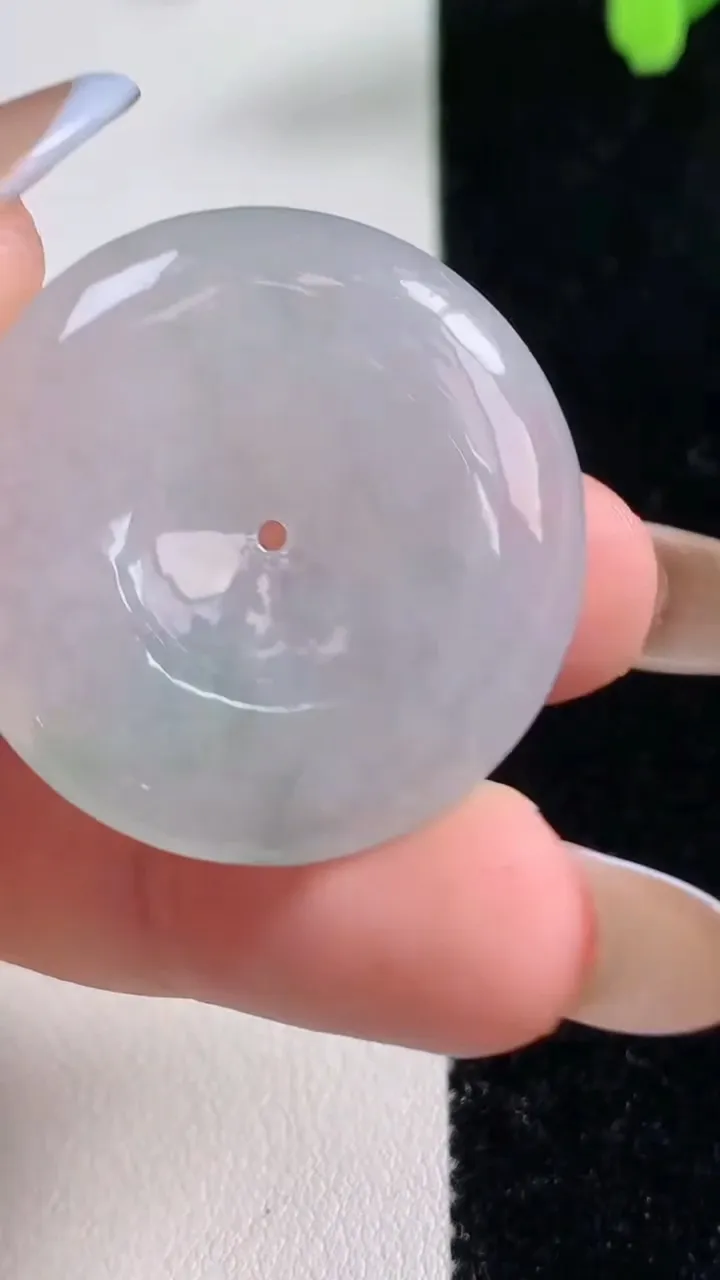 天然A货翡翠冰种飘花平安扣吊坠，尺寸31.2-6，重量:11.56g
11月10日