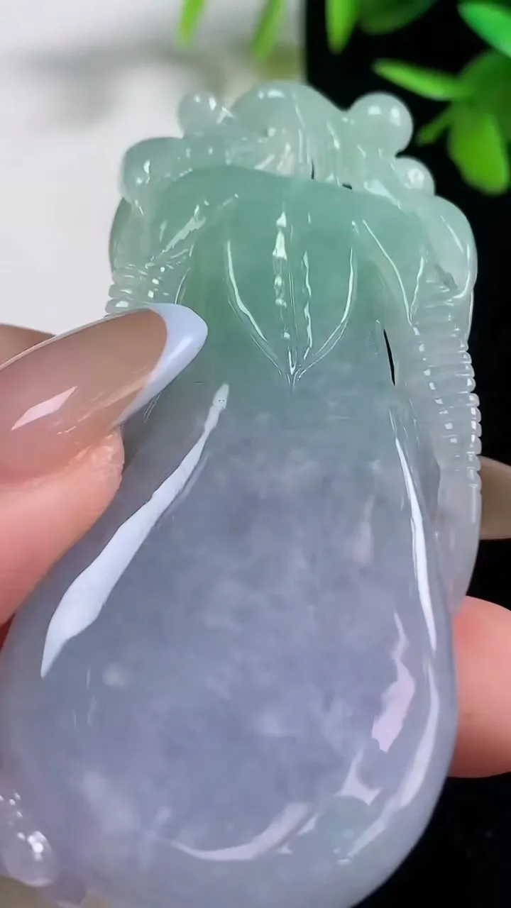 天然A货翡翠佛手吊坠，尺寸69.7-31.6-12.6，重量:51.76g
11月10日