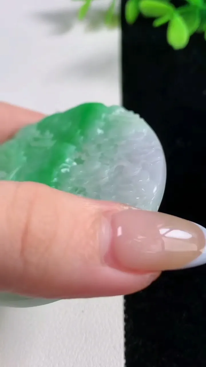 天然A货翡翠山水牌吊坠，尺寸57-6.5，重量:46.98g
11月10日