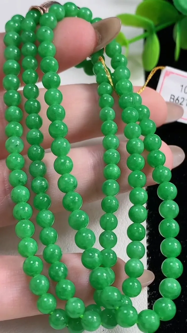 天然A货翡翠小米圆珠项链125颗，尺寸4，重量:21.66g11月10日
工厂直销收藏佳品,种好水足，色泽均匀，有种有色，上手高大气！