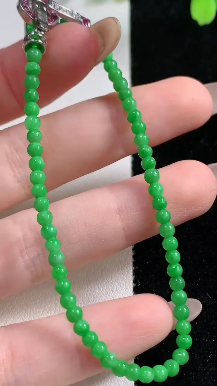 天然A货翡翠小米圆珠手串56颗，尺寸3.1，重量:4.98g11月10日
工厂直销收藏佳品,种好水足