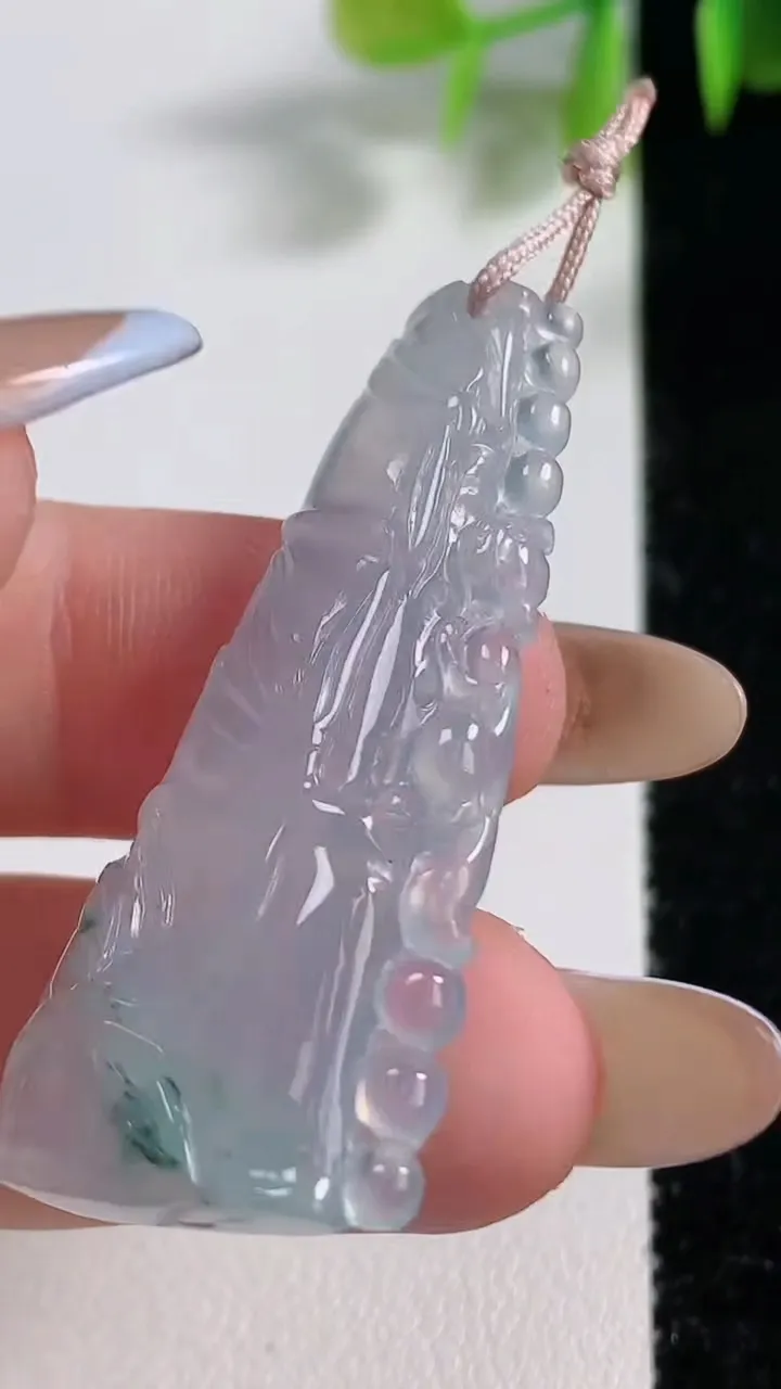 天然A货翡翠冰种飘花节节高升 竹节吊坠，尺寸44-19.8-5.4，重量:7.93g
11月10日