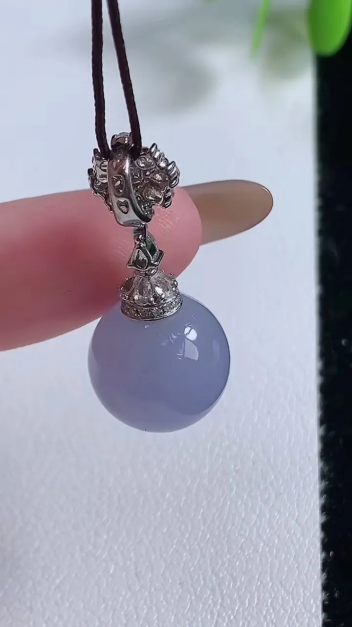 天然A货翡翠种紫罗兰圆珠吊坠，尺寸12.5，重量:4.79g
11月10日