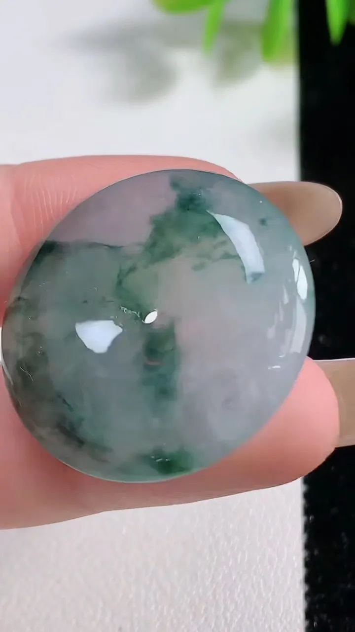 天然A货翡翠冰种飘花平安扣吊坠，尺寸29-5.6，重量:9.85g
11月10日