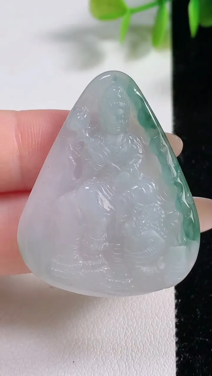 天然A货翡翠冰种飘花普贤菩萨吊坠，尺寸41-33-4.2，重量:9.56g
11月10日