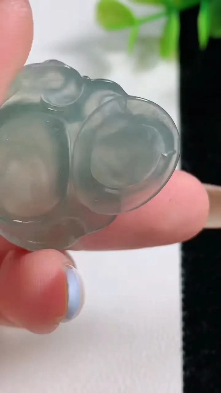 天然A货翡翠佛公吊坠，尺寸29.8-33.7-5.8，重量:8.70g
11月10日