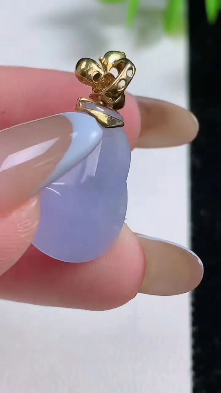 天然A货翡翠种紫罗兰葫芦吊坠，尺寸19-15.3-7.2，重量:4.29g
11月10日