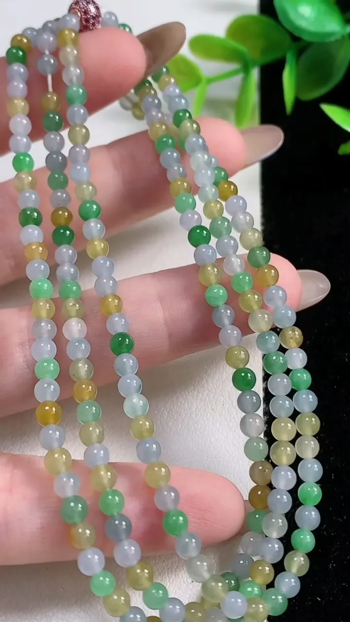 天然A货翡翠冰种三彩小米圆珠项链201颗，尺寸3.6，重量:15.60g
11月10日