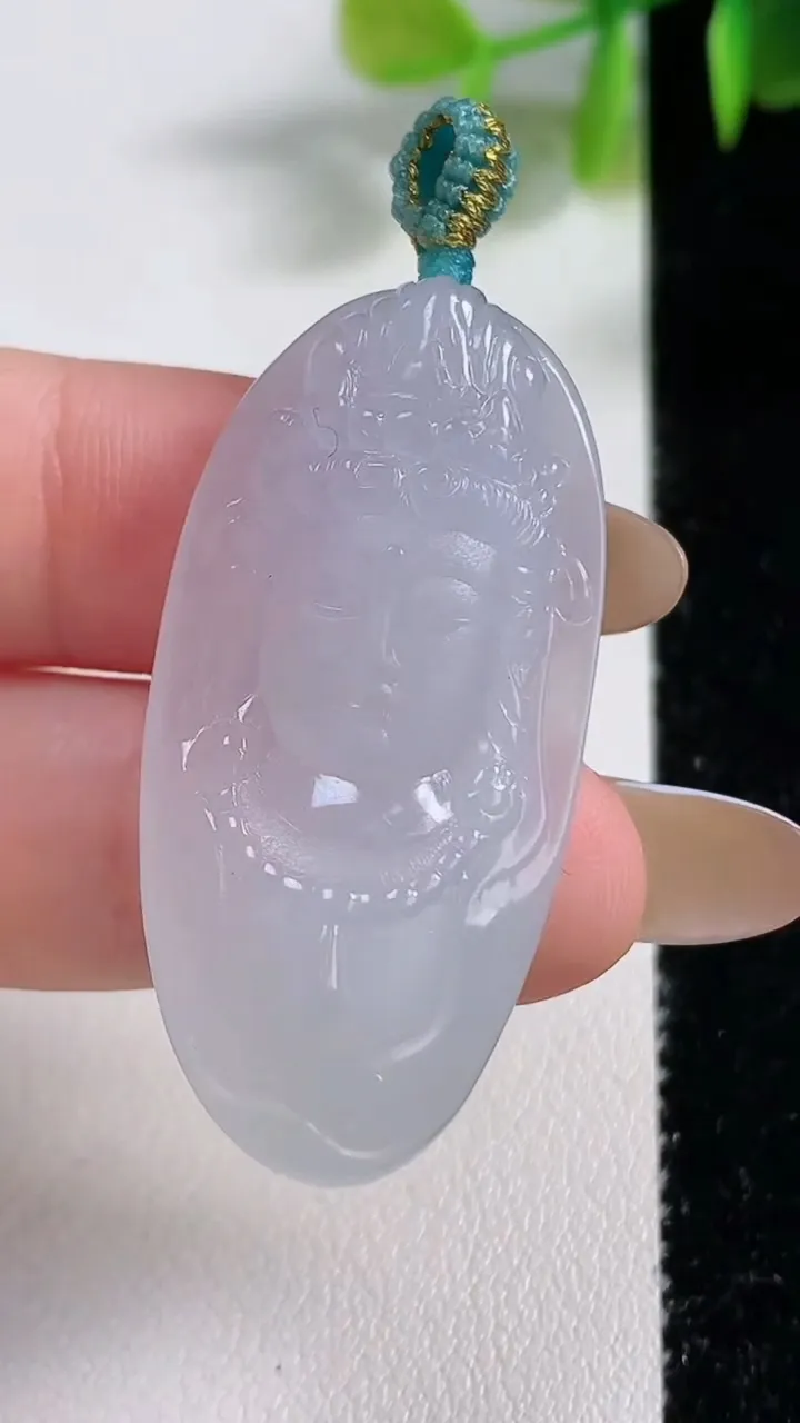 天然A货翡翠观音头吊坠，尺寸39.8-20-8.5，重量:12.04g
11月10日