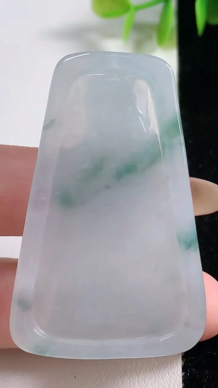 天然A货翡翠冰种飘花文殊菩萨吊坠，尺寸51-33.4-6.2，重量:19.61g
11月10日