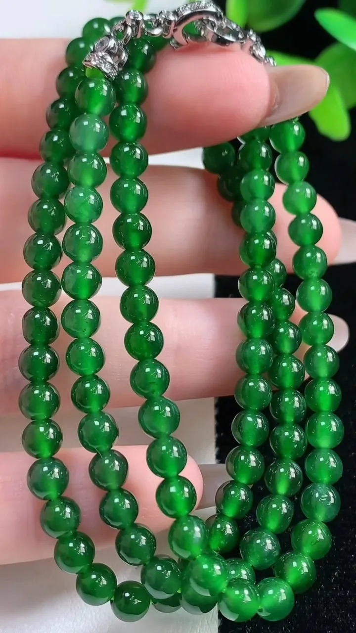天然A货翡翠圆珠项链103颗，尺寸4.8，重量:22.25g
11月10日