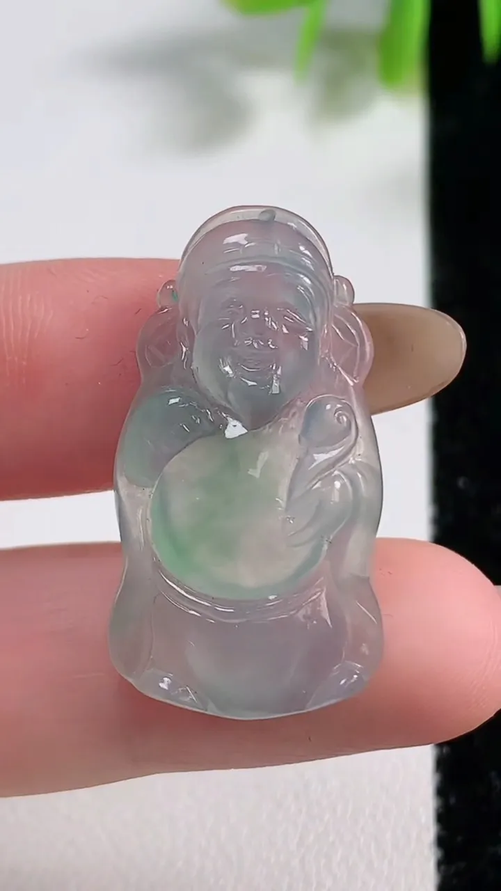 天然A货翡翠财神爷吊坠，尺寸31-16.6-4.3，重量:4.09g
11月10日