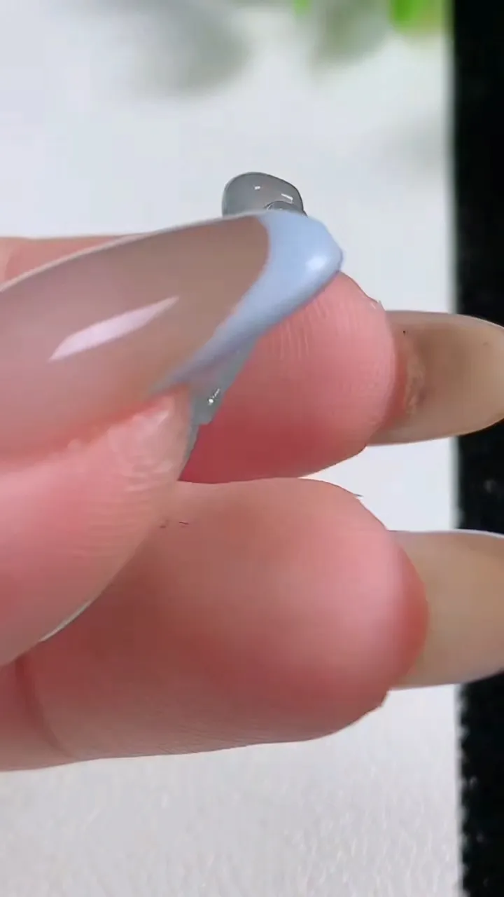 天然A货翡翠葫芦吊坠，尺寸28.3-18.2-5.7，重量:4.56g
11月10日