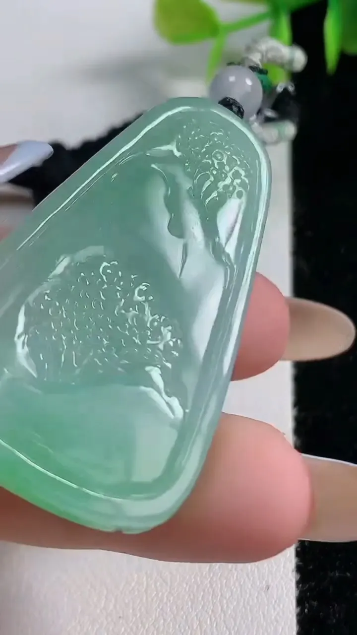 天然A货翡翠山水牌吊坠，尺寸47.6-28.3-10，重量:31.19g
11月10日