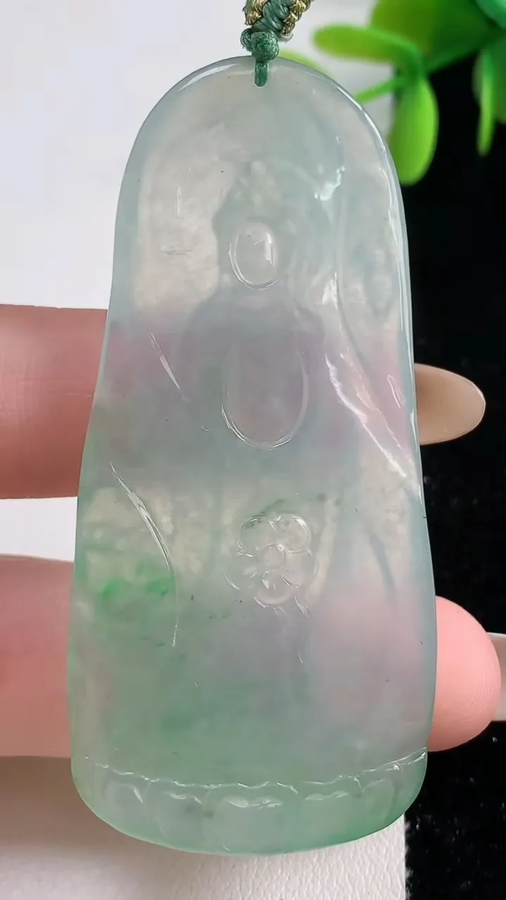 天然A货翡翠观音菩萨吊坠，尺寸62.7-29.6-4.4，重量:17.75g
11月10日