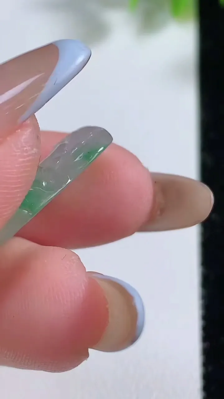 天然A货翡翠财神爷吊坠，尺寸22.2-14.6-4.3，重量:3.06g
11月10日