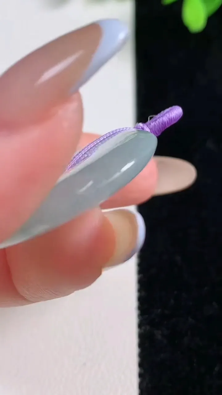 天然A货翡翠冰种飘花平安扣吊坠，尺寸32.6-5.3，重量:12.36g
11月10日