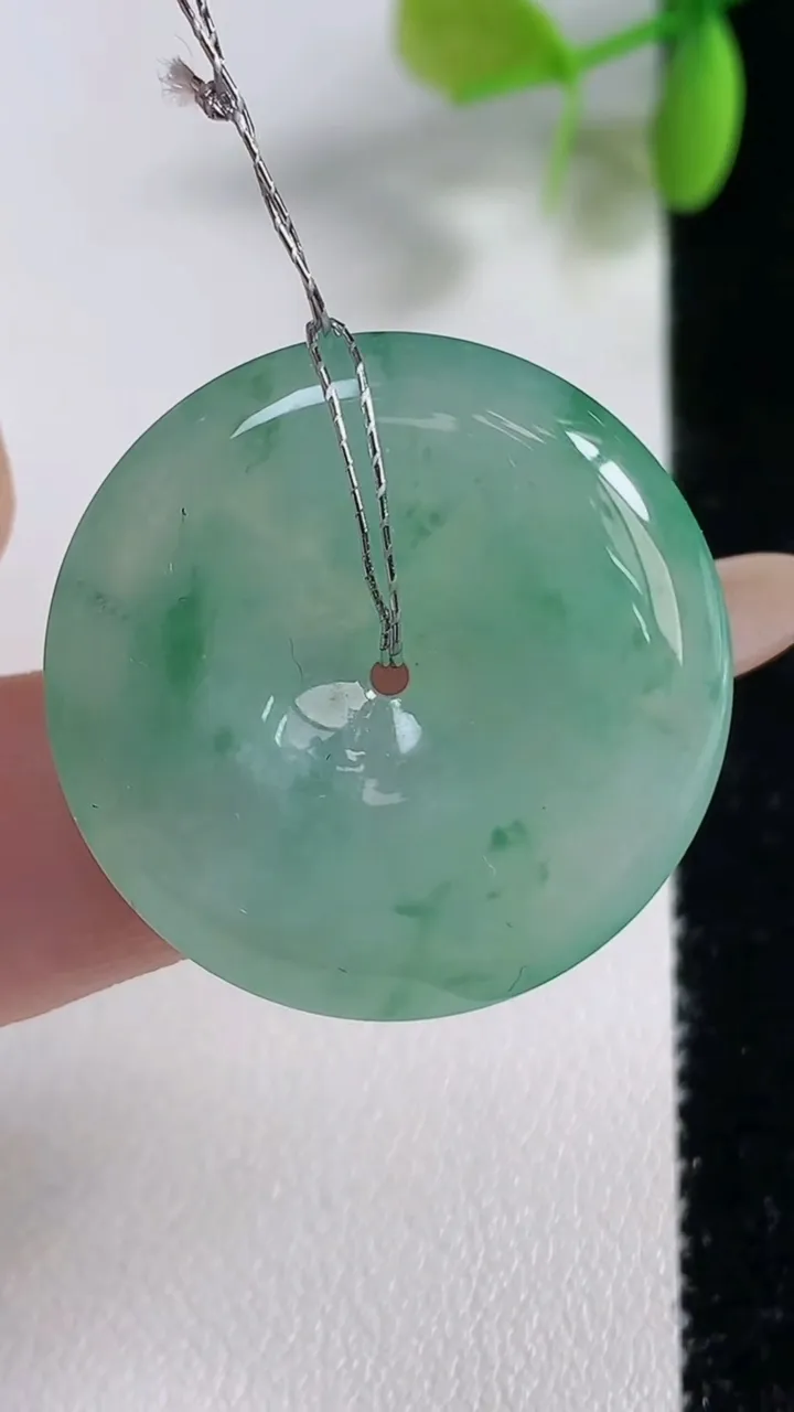 天然A货翡翠花平安扣吊坠，尺寸28.2-5.8，重量:9.62g
11月10日