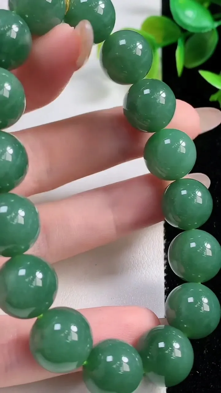 天然A货翡翠圆珠手串16颗，尺寸13，重量:58.28g11月10日
工厂直销收藏佳品,种好水足，色