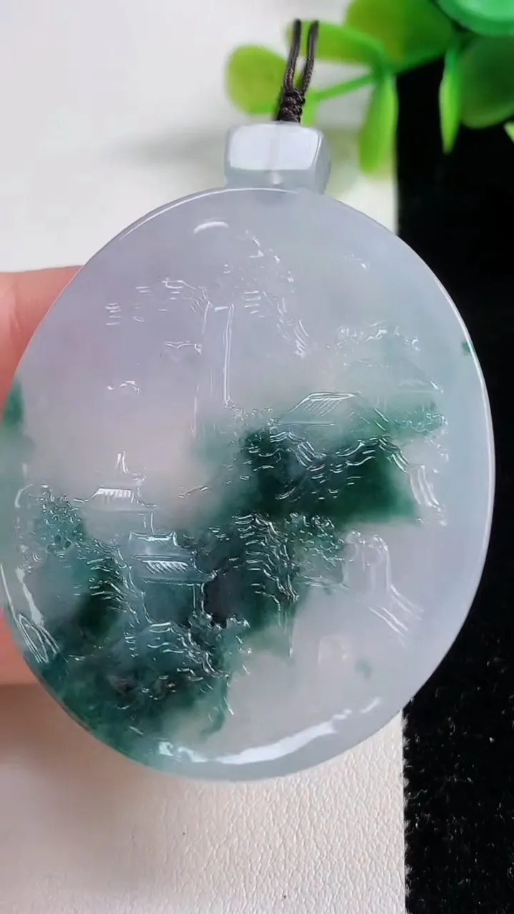 天然A货翡翠牌吊坠，尺寸51-42-6.1，重量:30.35g
11月10日