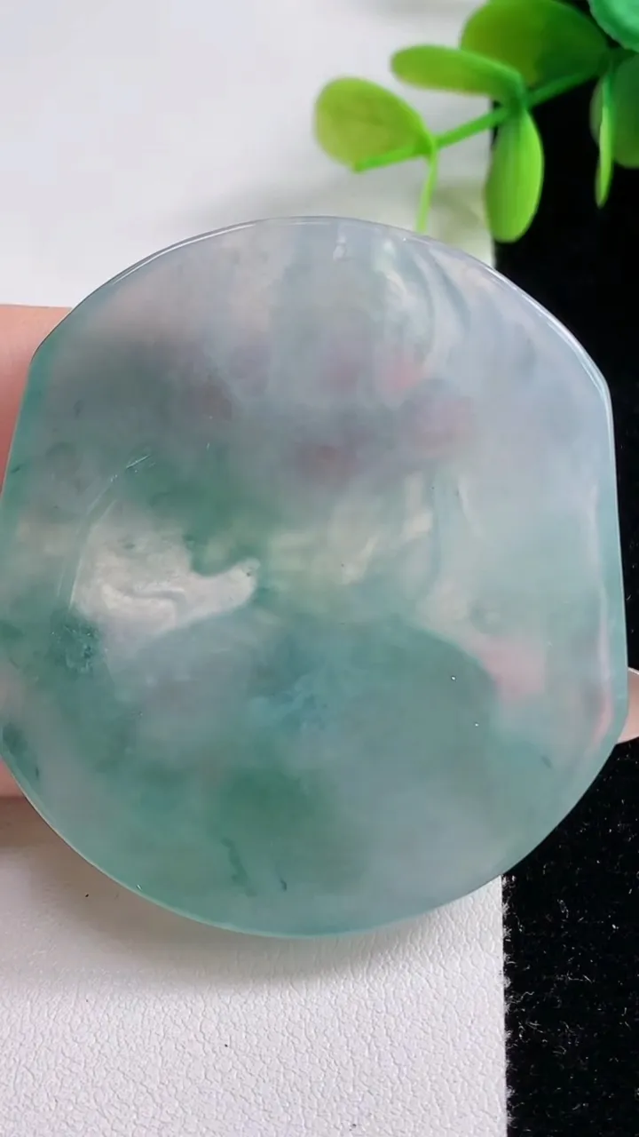 天然A货翡翠冰种飘花普贤菩萨吊坠，尺寸52.8-48.5-6，重量:30.91g
11月10日