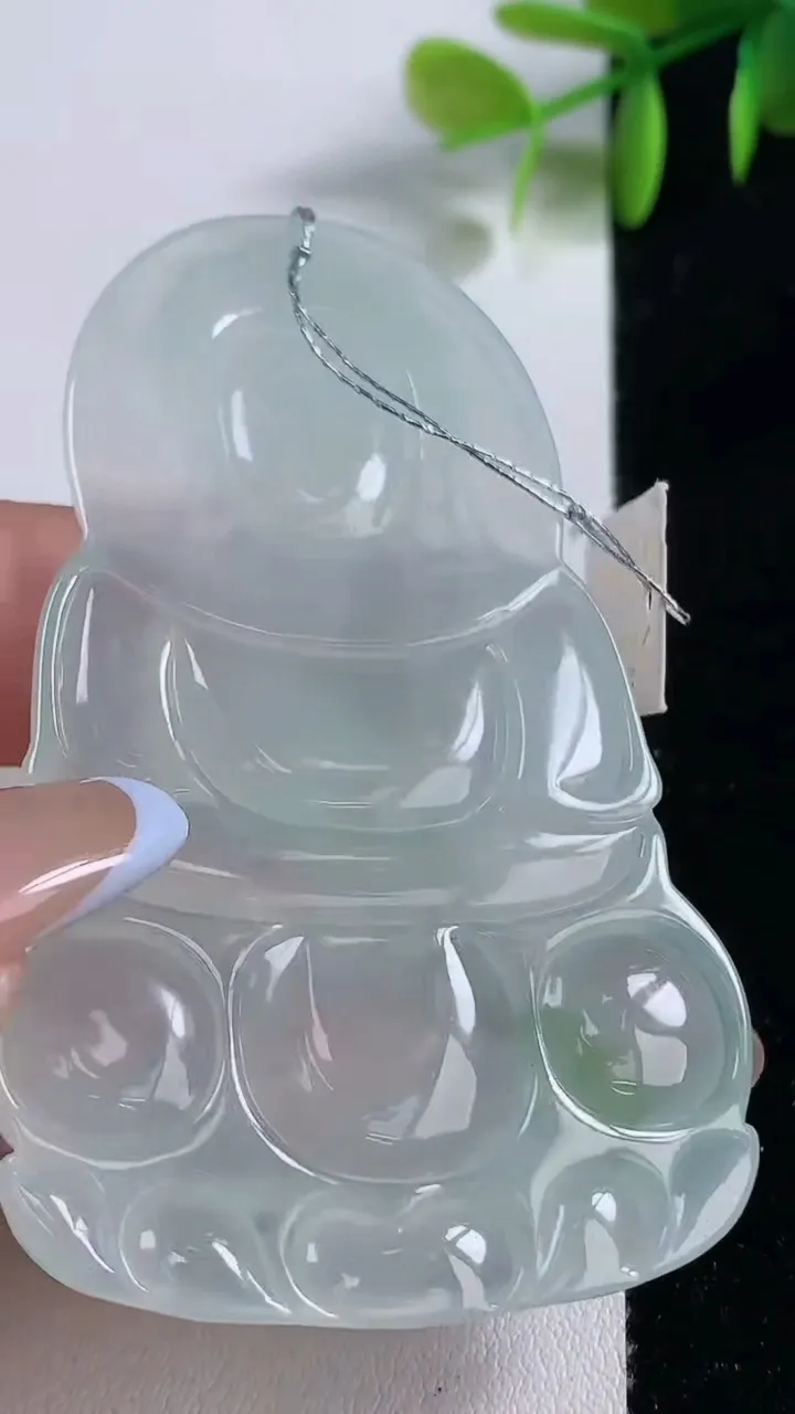 天然A货翡翠正装观音菩萨吊坠，尺寸68.6-42.5-5.7，重量:31.15g
11月10日