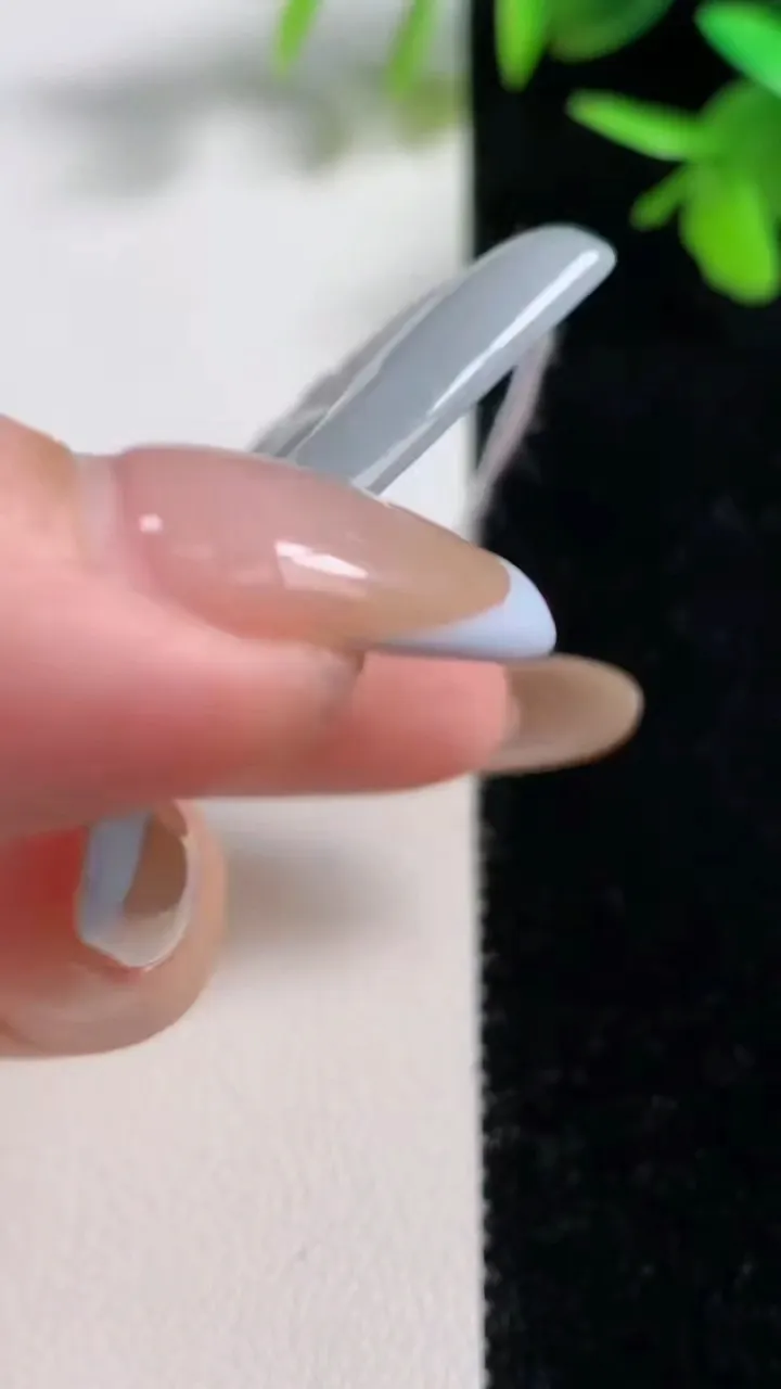 天然A货翡翠冰种飘花观音菩萨吊坠，尺寸63.6-42.5-4.8，重量29.60g
11月10日