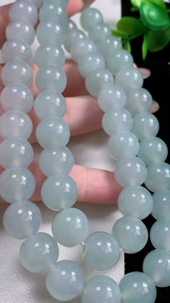 天然A货翡翠圆珠项链51颗，尺寸12，重量:143.17g
11月10日