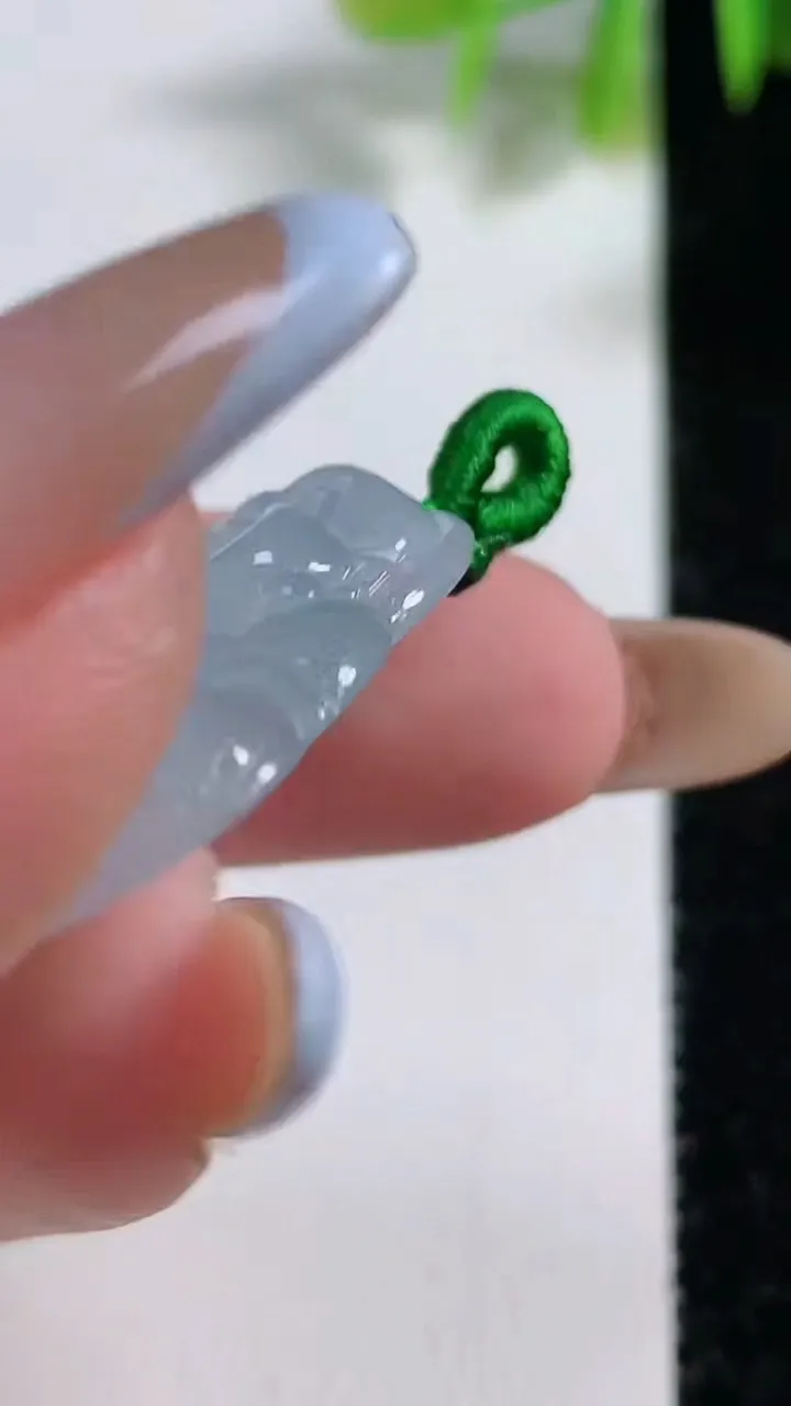 天然A货翡翠佛公吊坠，尺寸28.5-32.6-6，重量:8.55g
11月10日