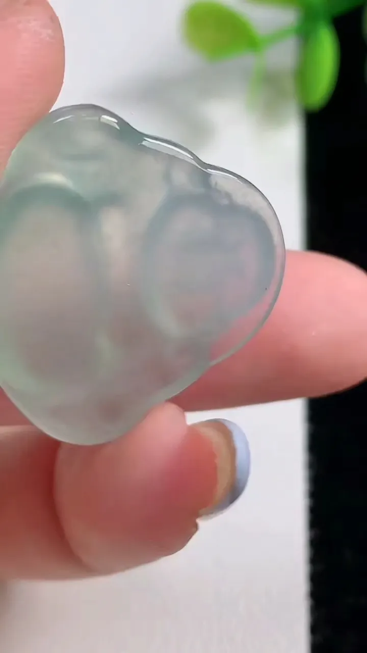 天然A货翡翠佛公吊坠，尺寸25.4-29.7-6.3，重量:8.16g
11月10日