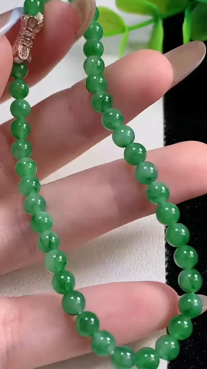 天然A货翡翠小米圆珠手串39颗，尺寸4.7，重量:7.87g11月10日
工厂直销收藏佳品,种好水足