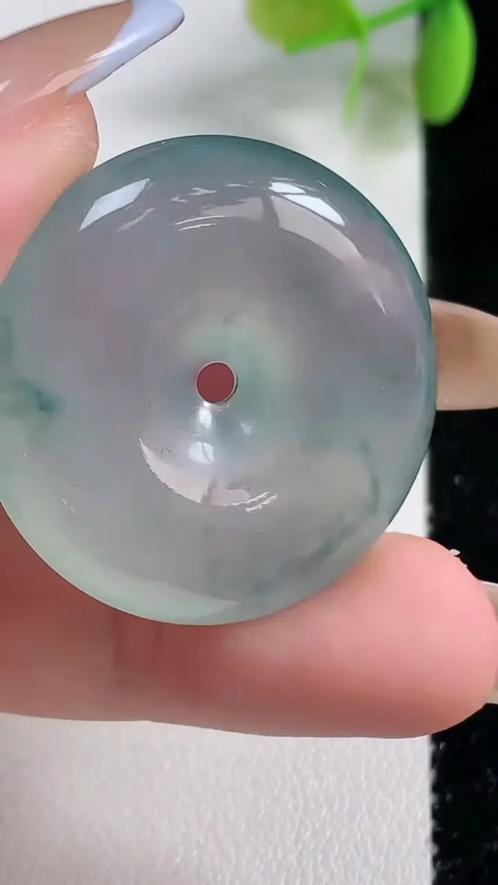 天然A货翡翠种飘花平安扣吊坠，尺寸30.4-7.4，重量:13.63g
11月10日