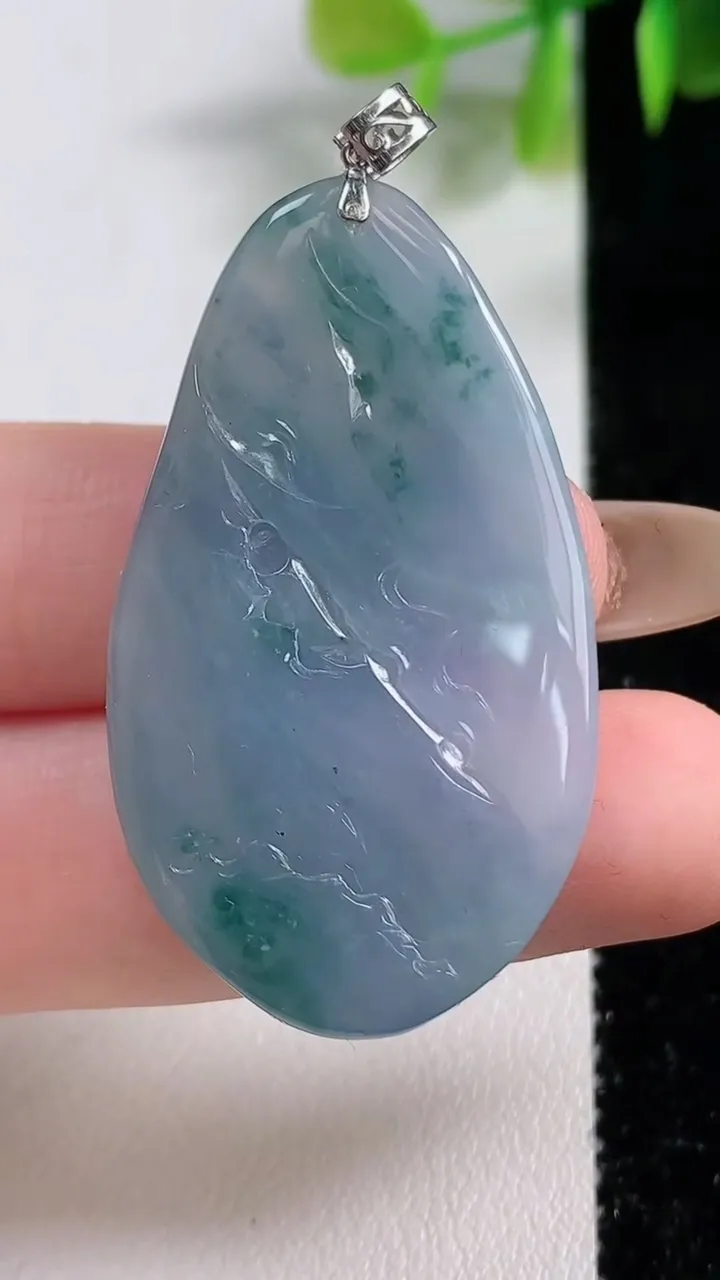 天然A货翡翠春带彩 紫罗兰白菜吊坠，尺寸34.6-16.8-13.7，重量:17.27g
11月10日