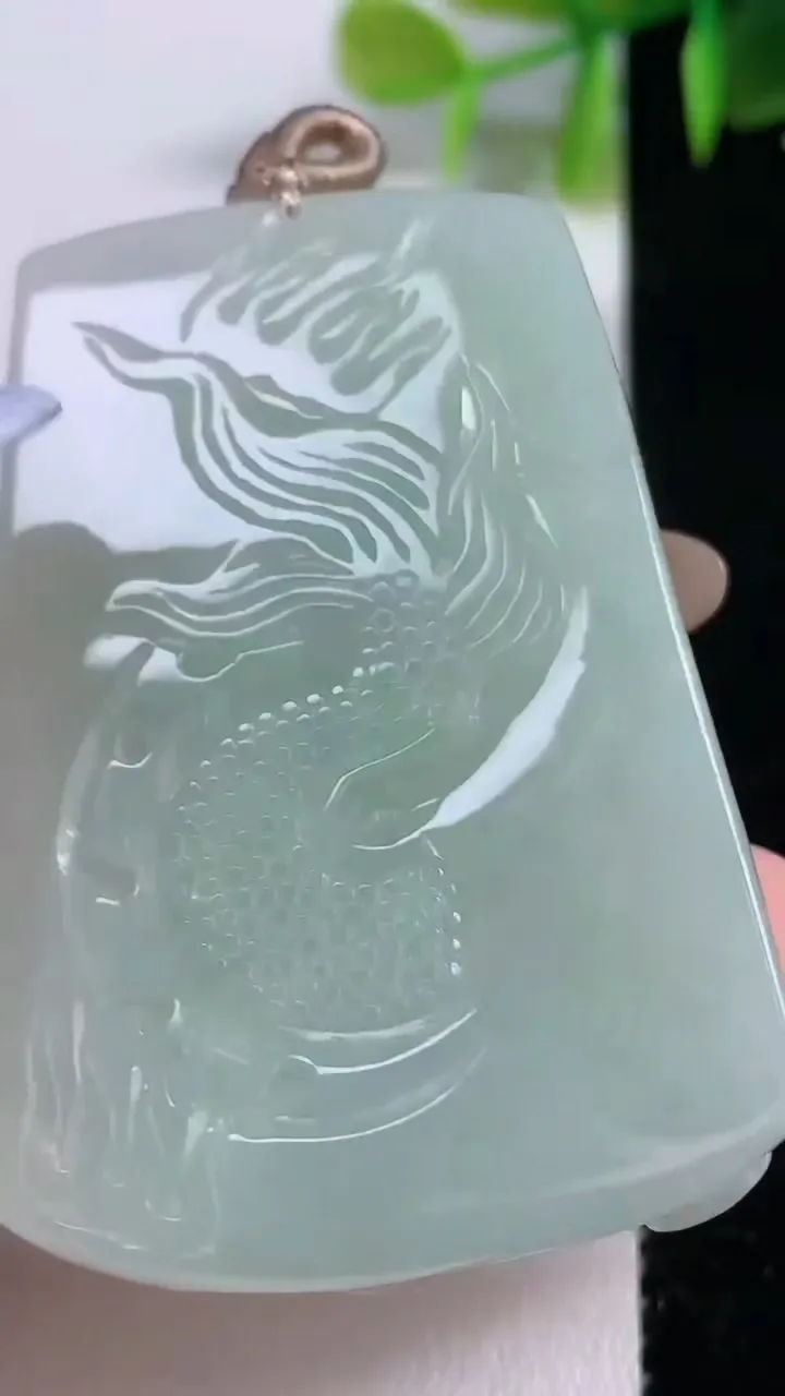 天然A货翡翠祥龙不动明王吊坠，尺寸56-35.9-10，重量:36.32g
11月10日