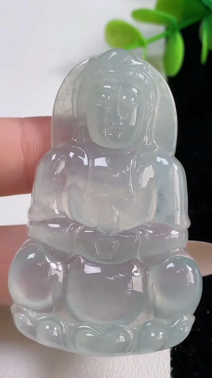 天然A货翡翠正装观音菩萨吊坠，尺寸58.8-36.5-6，重量:23.18g
11月10日