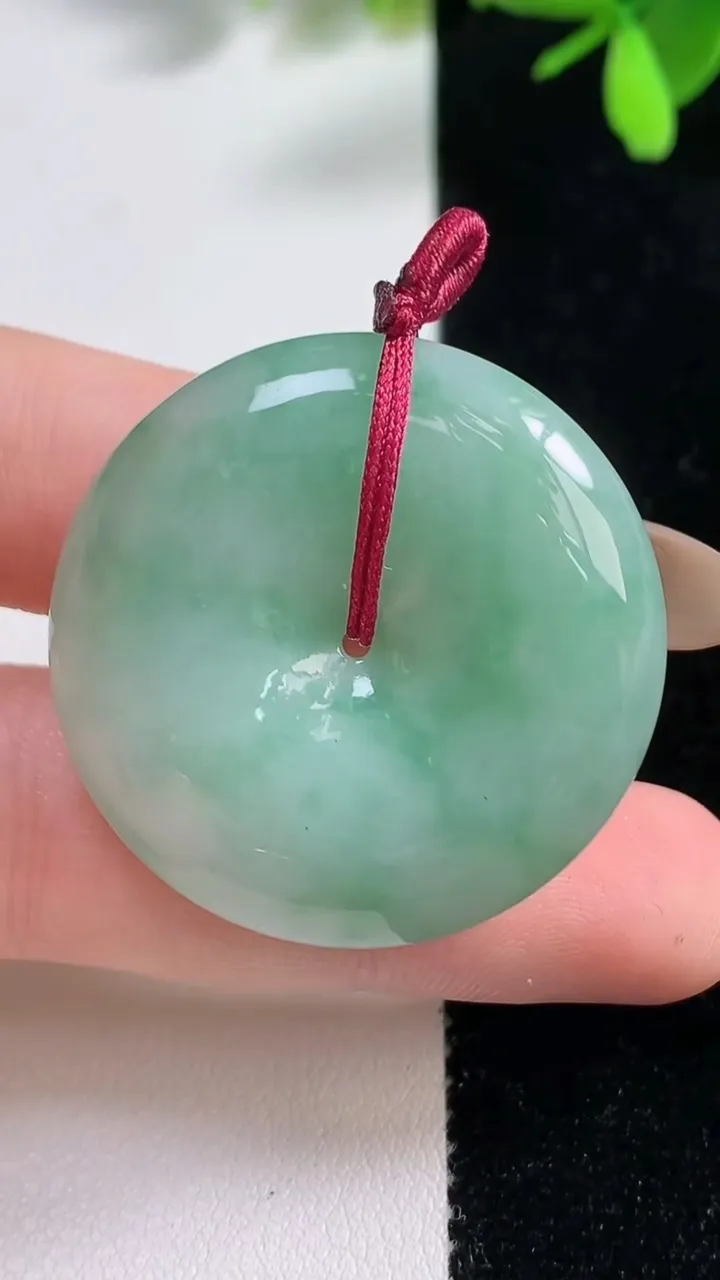 天然A货翡翠平安扣吊坠，尺寸33.7-7.3，重量:17.18g
11月10日