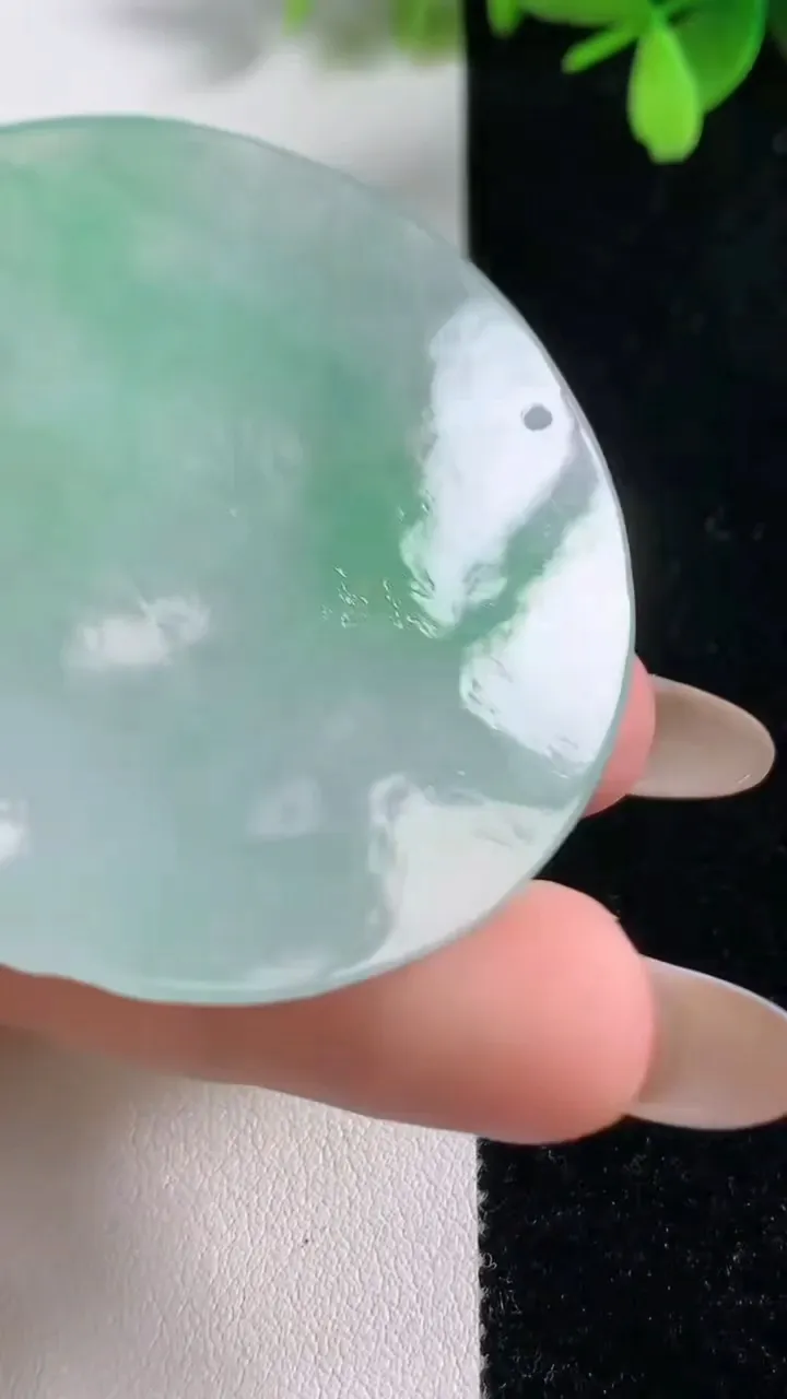 天然A货翡翠山水牌吊坠，尺寸51.6-5.3，重量:30.48g
11月10日