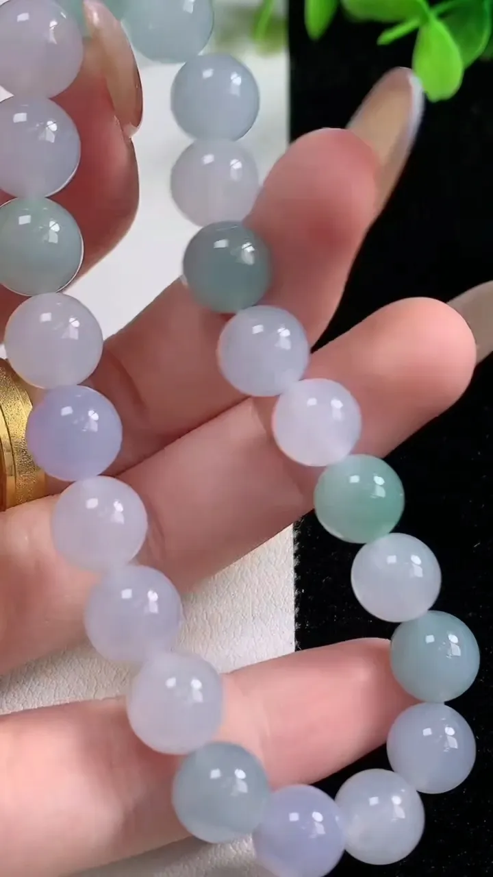 天然A货翡翠种春带彩 紫罗兰圆珠手串22颗，尺寸9.3，重量:29.02g11月10日
工厂直销收藏佳品,种好水足，色泽均匀，有种有色，上手高大气！