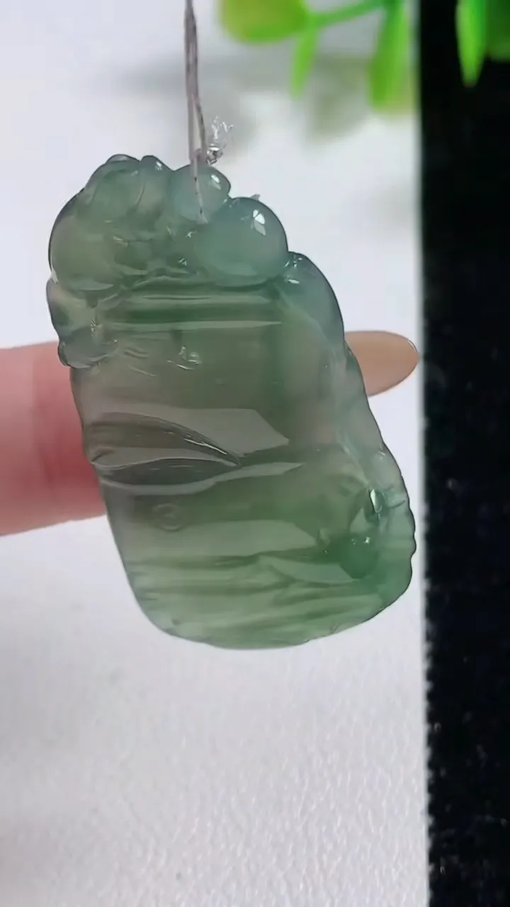 天然A货翡翠节节高升 竹节吊坠，尺寸40.5-19.8-4.3，重量:8.18g
11月10日