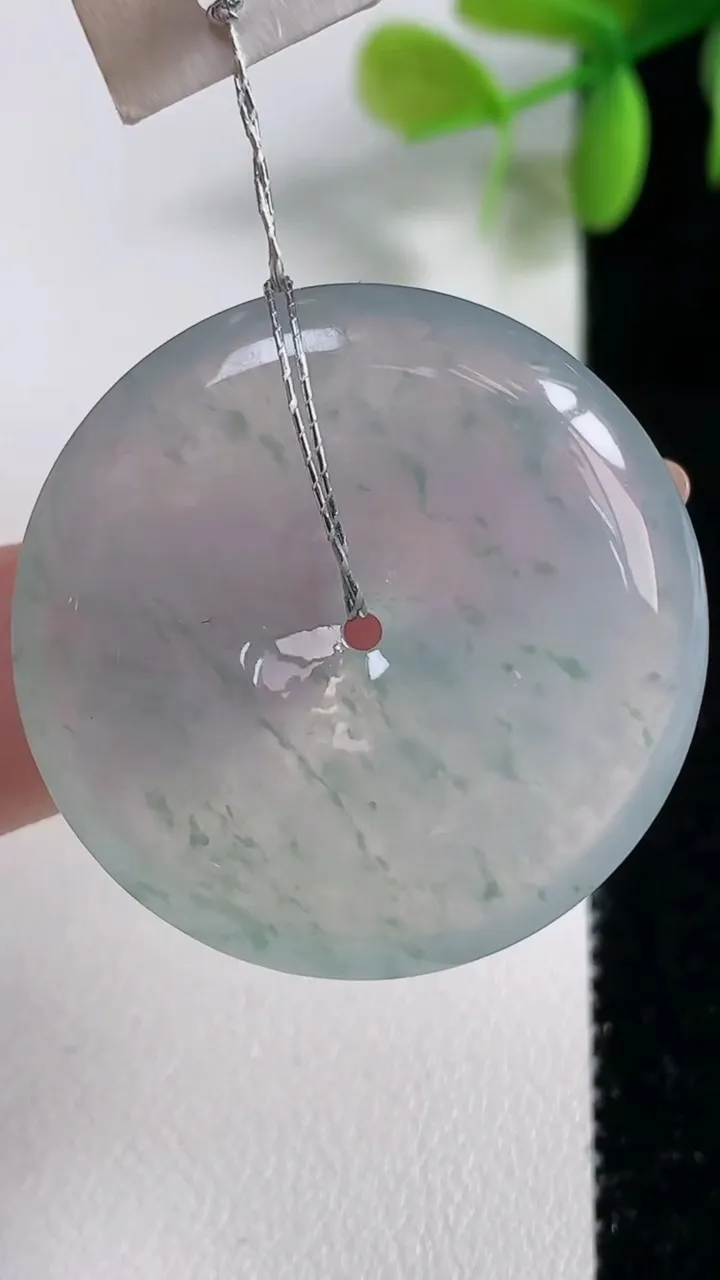 天然A货翡翠种飘花平安扣吊坠，尺寸33.3-6.4，重量:14.59g
11月10日