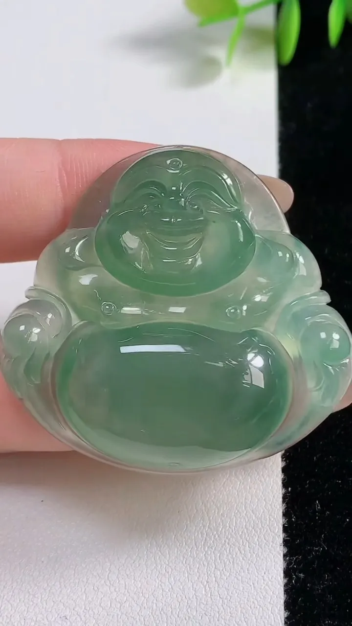 天然A货翡翠佛公吊坠，尺寸41.7-44.3-8.9，重量:24.91g
11月10日