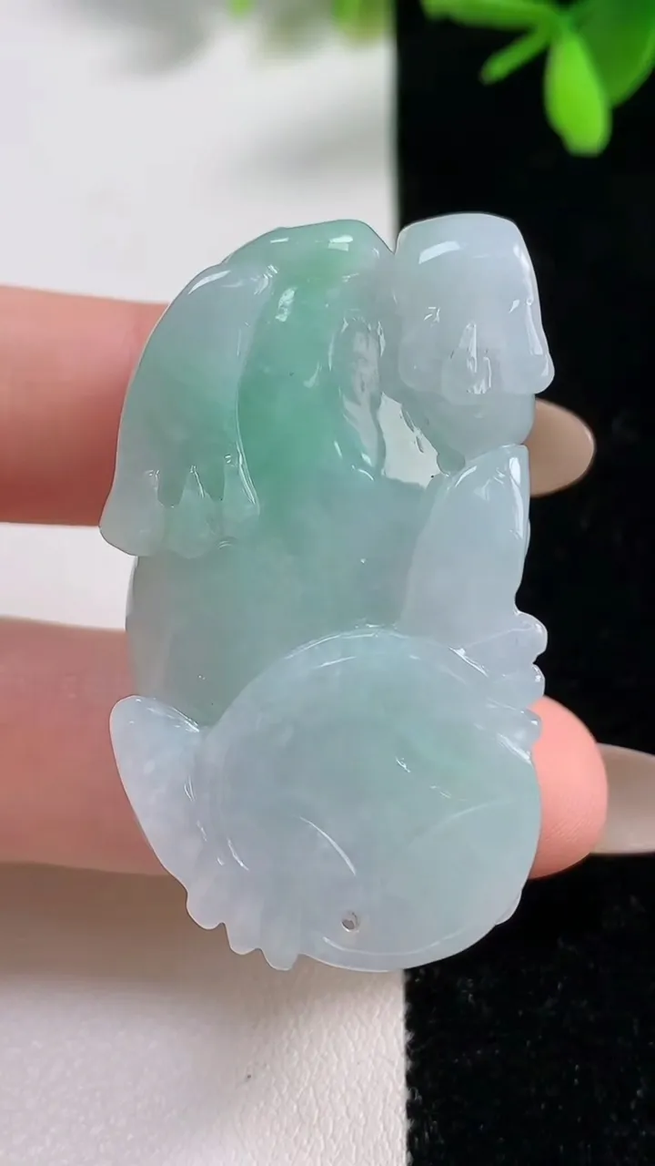 天然A货翡翠霸王貔貅吊坠，尺寸43-25.5-13.2，重量:33.06g
11月10日