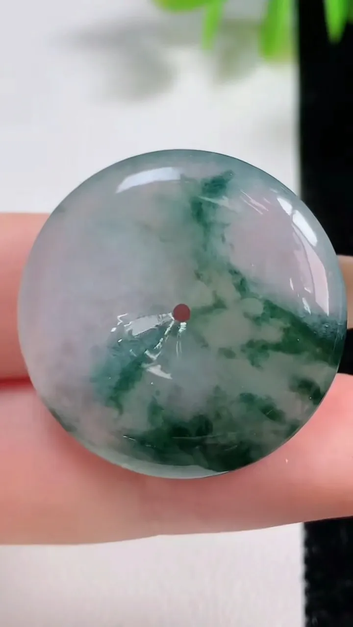 天然A货翡翠冰种飘花平安扣吊坠，尺寸29-5.6，重量:9.85g
11月10日