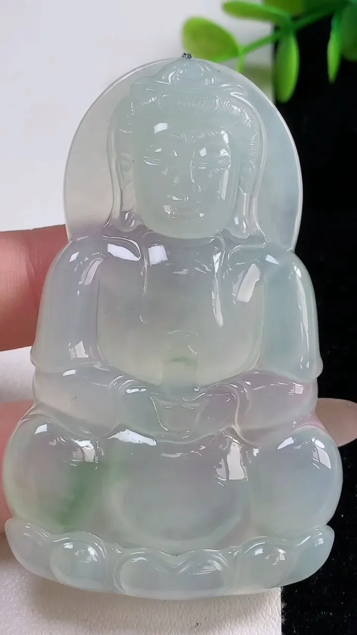 天然A货翡翠正装观音菩萨吊坠，尺寸68.6-42.5-5.7，重量:31.15g
11月10日