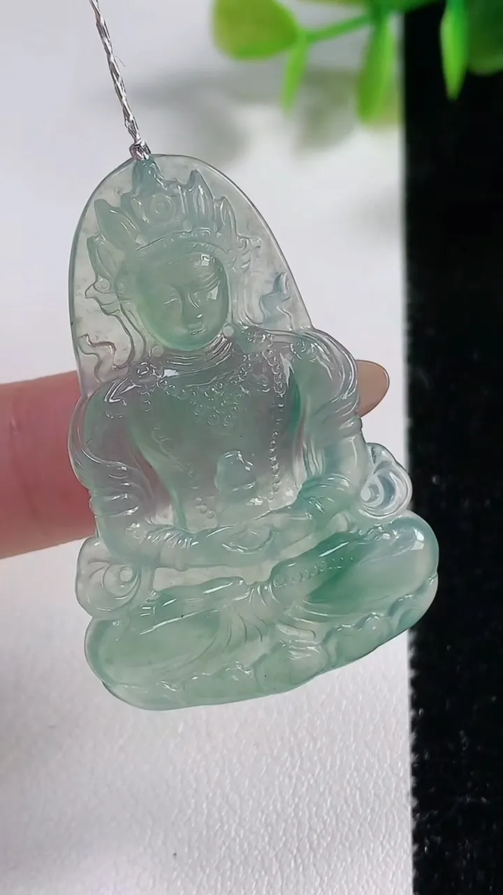 天然A货翡翠冰种飘花度母观音菩萨吊坠，尺寸42-28.2-3.8，重量:7.85g
11月10日