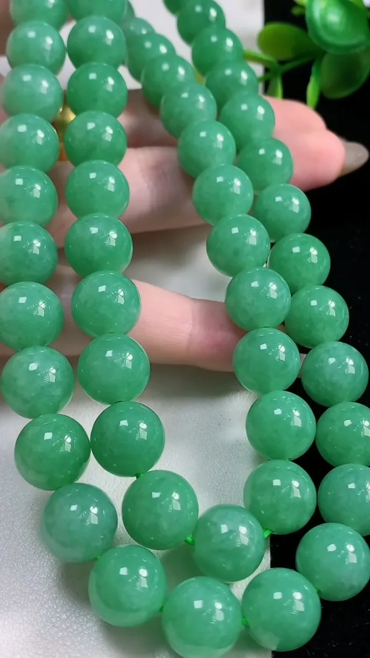 天然A货翡翠圆珠项链56颗，尺寸11.2，重量:143.47g11月10日
工厂直销收藏佳品,种好水