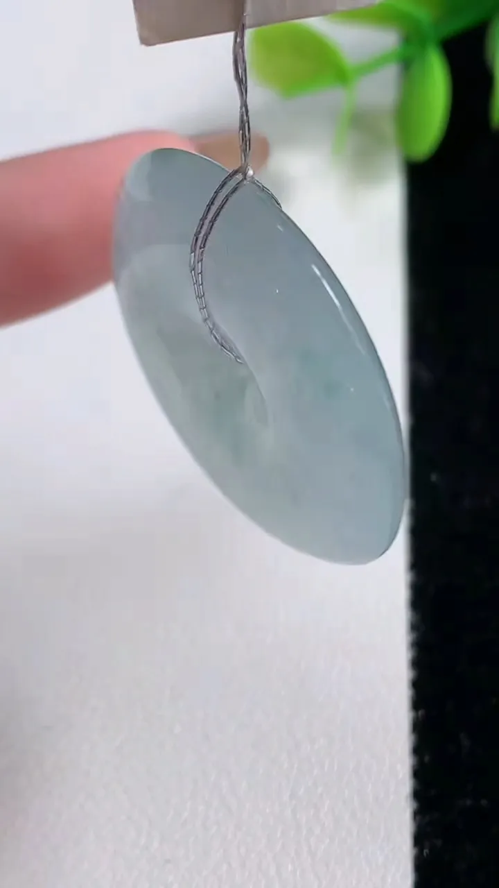 天然A货翡翠种飘花平安扣吊坠，尺寸33.3-6.4，重量:14.59g
11月10日