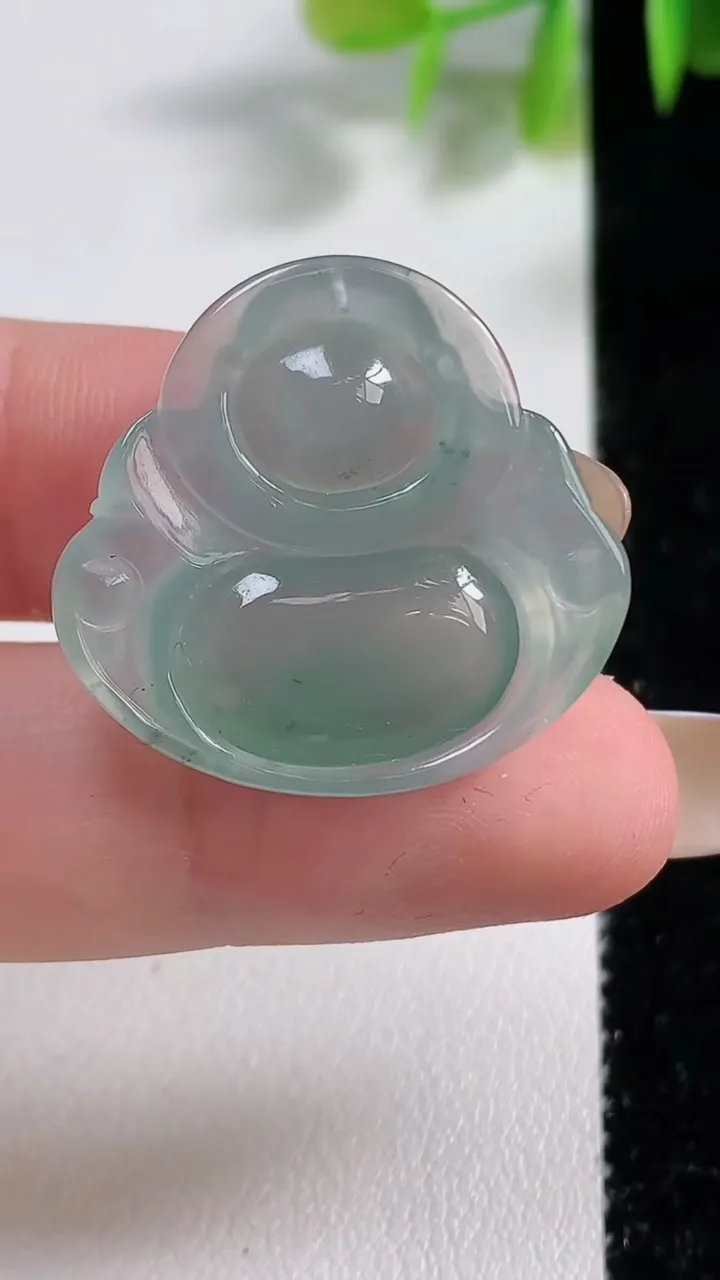 天然A货翡翠冰种飘花佛公吊坠，尺寸25.2-27.2-5.7，重量:5.31g
11月10日