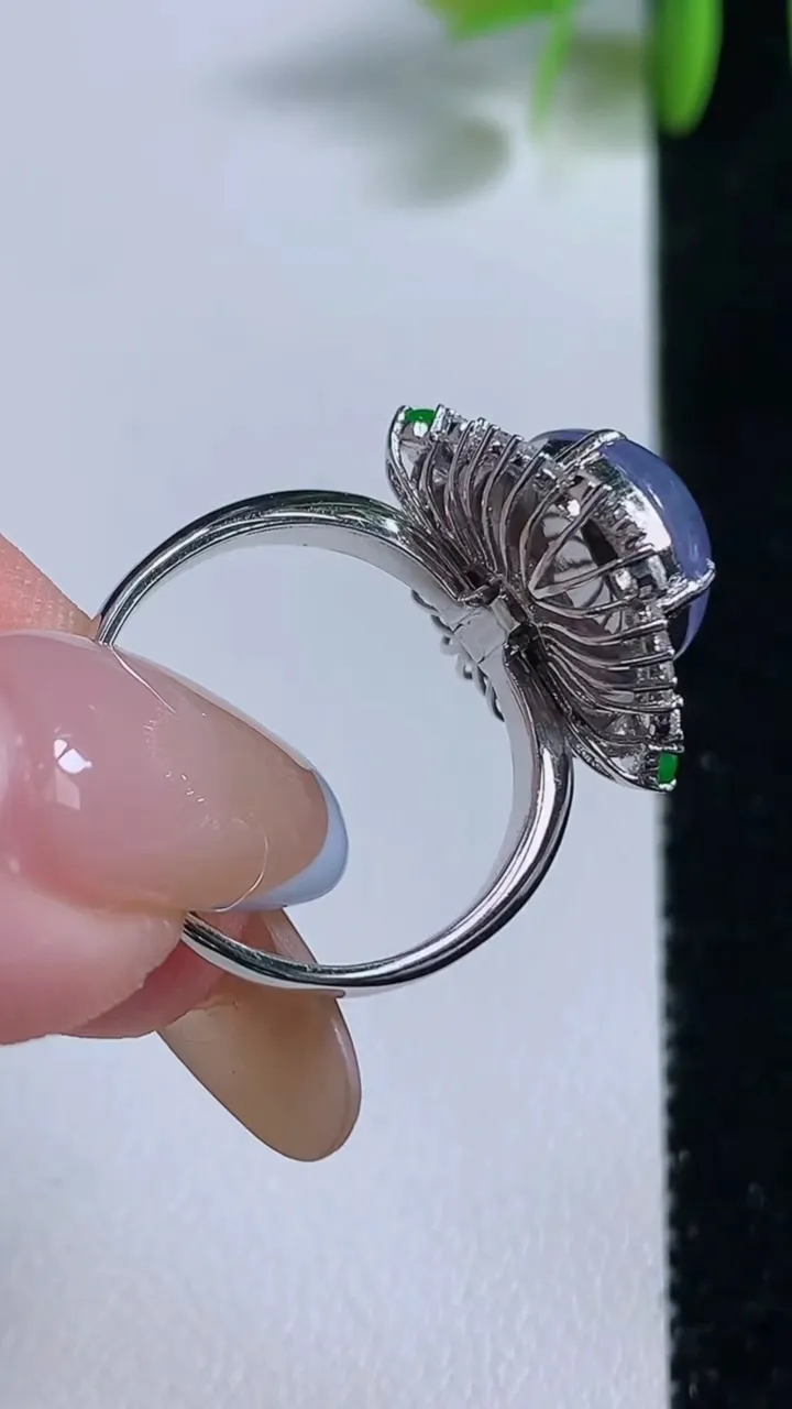 天然A货翡翠种紫罗兰 茄紫蛋面戒指，尺寸18.1-12.4-10.6-11，重量:6.58g
11月10日