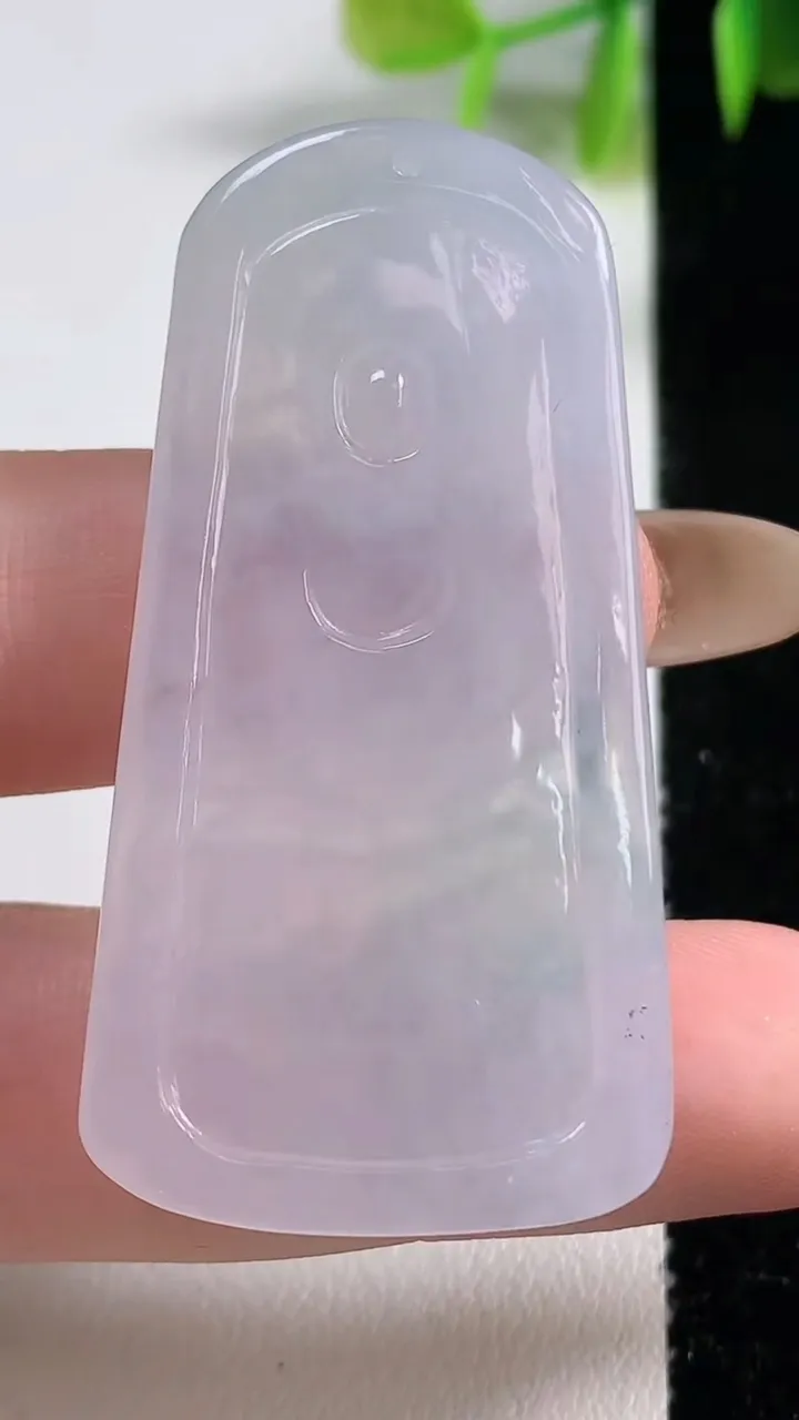 天然A货翡翠大日如来吊坠，尺寸48.7-24.2-5.4，重量:14.35g
11月10日